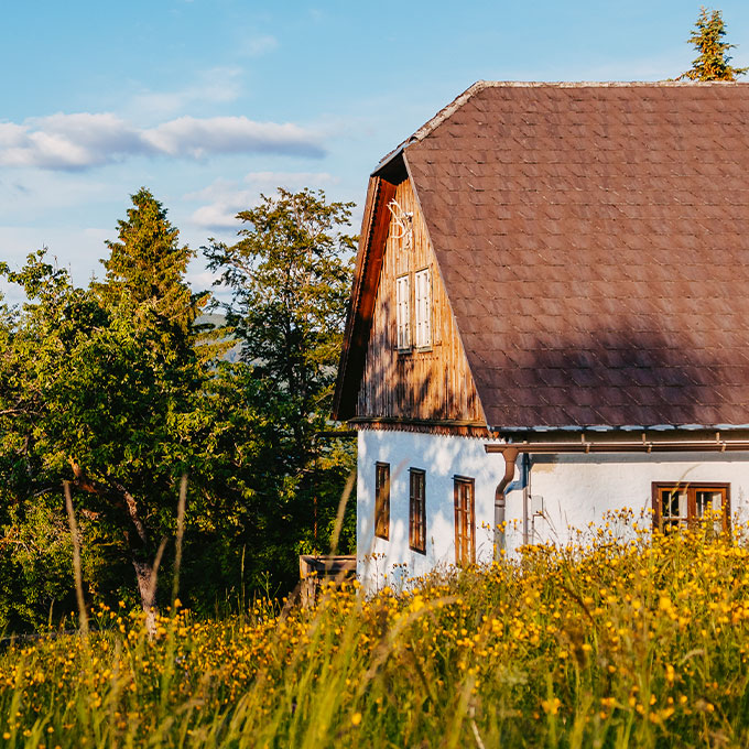 Altes Bauernhaus als Ferienhaus seitlich