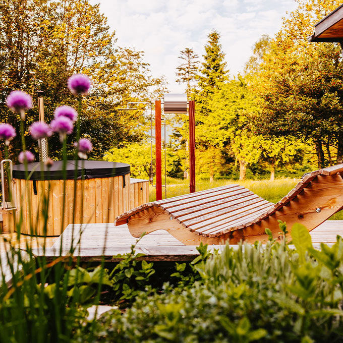Wellness-Liege im Sommer